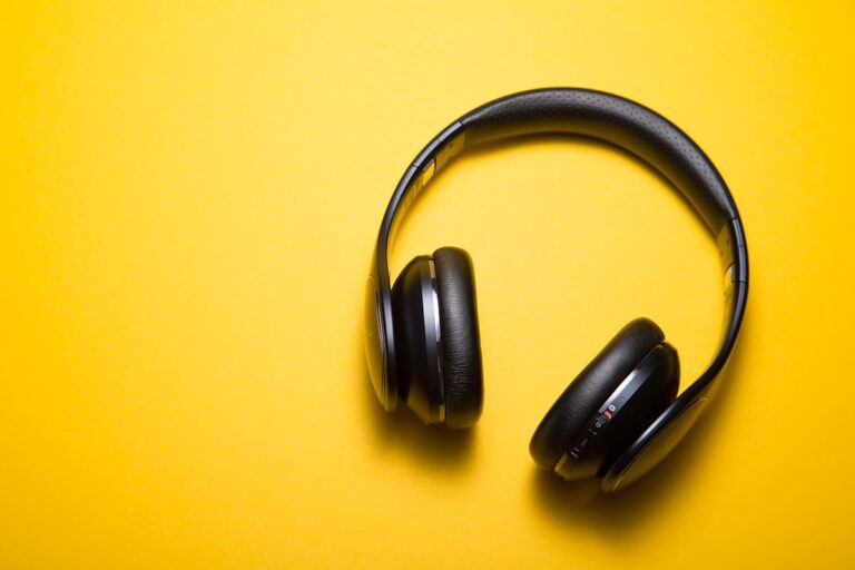 Best Mystery Audiobooks for Long Drives, Late Nights, and One More Chapter